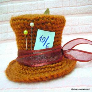 mad hatter hat amigurumi Scarves Crochet, Mad Hatter Hat, Geek Crafts, Crocheted Hat, Crochet Amigurumi Free Patterns, Crochet Amigurumi Free, Top Hats, Hat Crochet, Disney Crafts