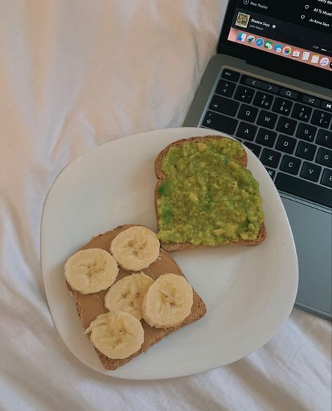 toast woth avocado and peanut butter banana #breakfast #brunch #brunchrecipes #peanutbutterbread #toast #avocado #avocadotoast #vegan #healthyfood #healthylifestyle #healthybreakfast #healthysnack #breakfastideas Peanut Butter Banana Breakfast, Toast Avocado, Banana Toast, Peanut Butter Bread, Avocado Toast Egg, Banana Breakfast, Food Mood, Egg Toast, Peanut Butter Banana