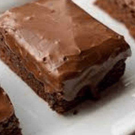 LUNCHROOM LADY BROWNIES - Yummy Recipes Cheesecake Caramel, Bourbon Chicken Recipe, Pecan Frosting, Caramel Apple Dump Cake, Cinnamon Roll Bread, Coca Cola Cake, Peanut Butter Banana Muffins, Cola Cake, Oatmeal Cake