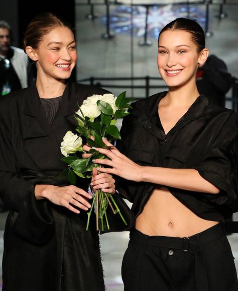 Bella Hadid News, Hadid Family, Gigi Hadid Bella Hadid, Bella And Gigi Hadid, Gigi And Bella Hadid, Bella Gigi Hadid, Gigi And Bella, Bella Hadid Outfits, Hadid Sisters