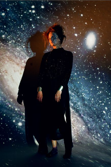 Galaxy Photoshoot, Cosmo Photoshoot, Retro Fashion Photography, Projector Photography, Galaxy Photos, Photoshoot Backdrops, Galaxy Background, Photography Pics, Street Portrait