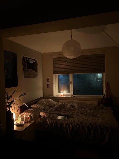 bedroom inspo . room inspo . room lighting inspo . warm room lighting . poster bedroom aesthetic . striped bed sheet . autumn aesthetic . bedside table inspo . autumn room inspo Dim Lit Bedroom, Dim Lit Room, Mood Light Bedroom, Clean Dark Room Aesthetic, Dimly Lit Bedroom, Dim Lighting Aesthetic, Dimly Lit Room Aesthetic, Dim Room Aesthetic, Ambient Bedroom Lighting