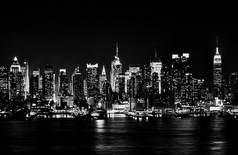 NYC ❤️ Skyline New York, Monochrome Posters, New York Wallpaper, Black And White City, Scenic Travel, I Love Nyc, New York Pictures, Empire Strikes Back, Back In Black