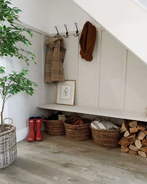 17 Creative Under Stairs Storage Ideas You Need to Try Under Stairs Nook, Stairs Makeover Design, Room Under Stairs, Stair Nook, Stairs Makeover Ideas, تحت الدرج, Stairs Renovation, Extra Space Storage, Coat Storage