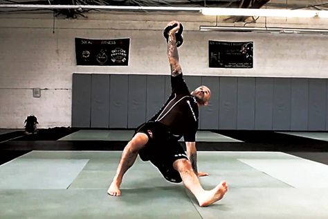 Bjj Workout, Jiu Jitsu Moves, Kettlebell Challenge, Strength And Conditioning Workouts, Mma Videos, Kettlebell Cardio, Jiu Jitsu Techniques, Mma Girls, Mma Workout