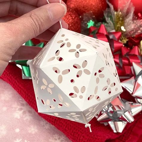 How to Make a 3D Paper Ornament - 100 Directions 3d Paper Ornaments, Christmas Ornaments Printable, Paper Ornaments Diy, Jolliest Bunch, Paper Balls, Country Chic Cottage, Snowman Faces, Paper Ornaments, Fancy Fonts