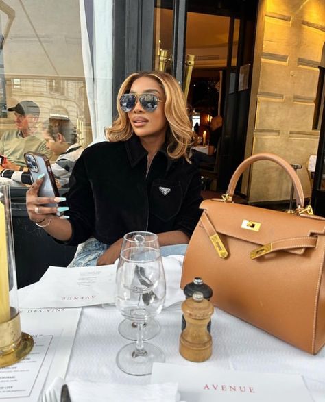 Millionaire Lifestyle Black Women, Lux Black Women, Wealthy Lifestyle Luxury Black Women, Classy Aesthetic Black Woman, Black Women Millionaires, Black Rich Girl Lifestyle Luxury Aesthetic, Black Woman Luxury Aesthetic, Luxury Lifestyle Fashion, Black Luxury