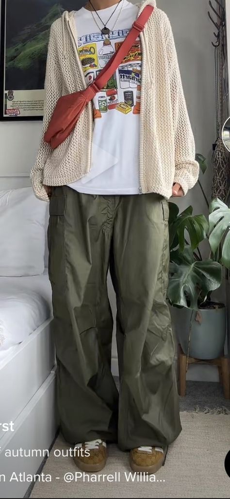 Baggy Artsy Outfits, Sage Green Sneakers Outfit, Earthy Comfy Outfit, Stem Women Outfits, Light Layers Outfit, Genderless Fashion Aesthetic, Earthy Fits Aesthetic, Comfy Earthy Outfits, Remi Wolf Outfit