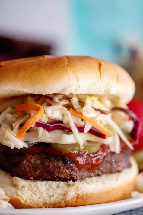 Slaw Burger, Coleslaw Burger, Mexican Cornbread Recipe, Cheesy Pull Apart Bread, Easy Burgers, Southern Plate, Slaw Recipe, Burger Sauce, Slaw Recipes