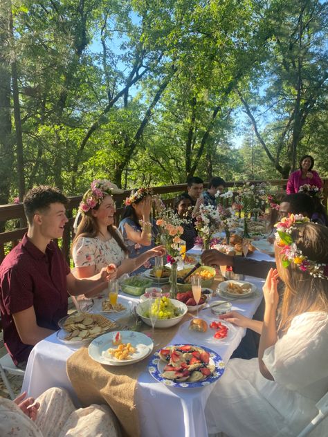 Summer Solstice Party Aesthetic, Garden Dinner Party Outfit, Summer 18th Birthday Party Ideas, Midsummer Party Decorations, Summer Solstice Dinner Party, Mid Summer Party, Evening Garden Party, Birthday Inspiration, Midsommar Party