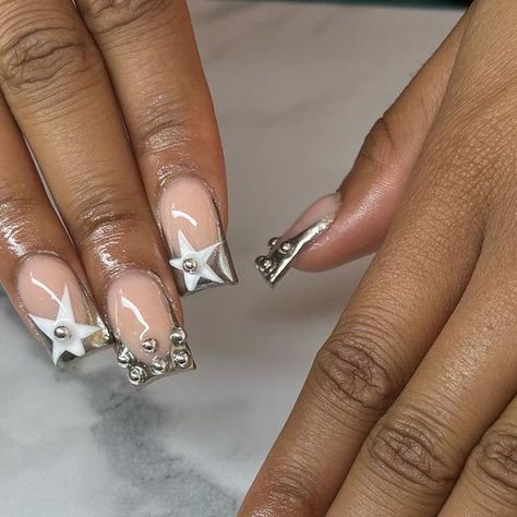 raleigh nail tech ⋆.ೃ࿔*:･ on Instagram: "Beyoncé nailsss #nailinspo #nailart #nailart #chromenails #starnails #raleighnailtech #raleighnails" Nailinspo Nailart, Senior Prom, Star Nails, Prom Nails, Chrome Nails, Nail Tech, Beyonce, Nail Inspo, Skin Care