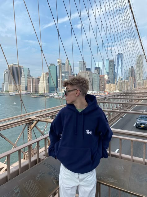 Nyc Photo Ideas Men, New York Boy Aesthetic, Nyc Inspo Pics, New York Poses, Nyc Poses, Nyc Picture Ideas, Nyc Vision Board, Template Cc, New York Photo Ideas