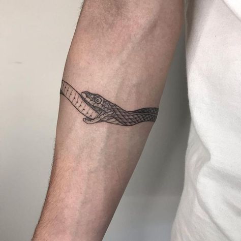 Ouroboros armband tattoo 3 Tattoo Around Arm, Forearm Name Tattoos, Tattoo Armband, Snake Eating, Armband Tattoos For Men, Ouroboros Tattoo, Saved Tattoo, Aesthetic Tattoos, Armband Tattoo Design