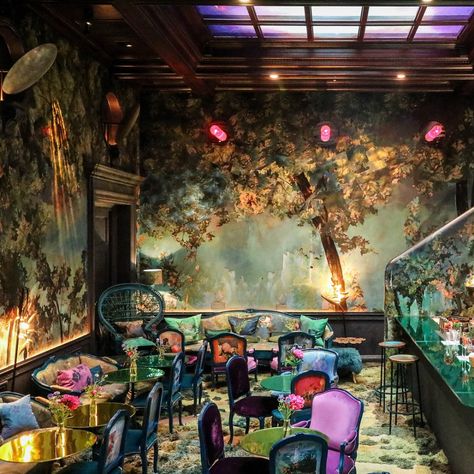 Sketch Bar London, Sketch London Restaurant, Sketch Bar, Sketch Restaurant, Sketch London, Turquoise Living Room Decor, Maximalist Interior, London Dress, Bar Interior