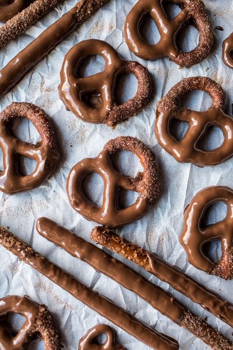 Chocolate Covered Cinnamon Sugar Pretzels | halfbakedharvest.com @hbharvest Cinnamon Sugar Pretzels, Christmas Food Gifts, Cinnamon Recipes, Food Chocolate, Half Baked, Food Kids, Half Baked Harvest, Cinnamon Sugar, Pretzels