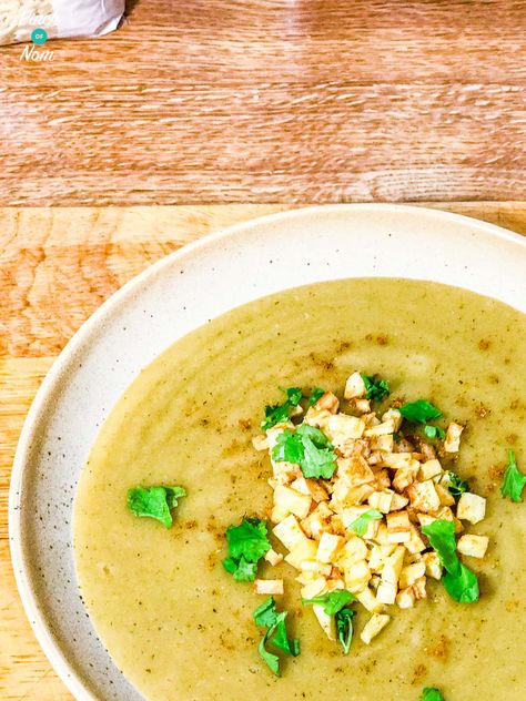 Syn Free Curried Parsnip Soup | Slimming World Curried Parsnip Soup, Parsnip Soup, Pinch Of Nom, Low Calorie Cooking, Soup Maker, Syn Free, Diet Vegetarian, Dinner Recipes For Kids, Healthy Soup Recipes