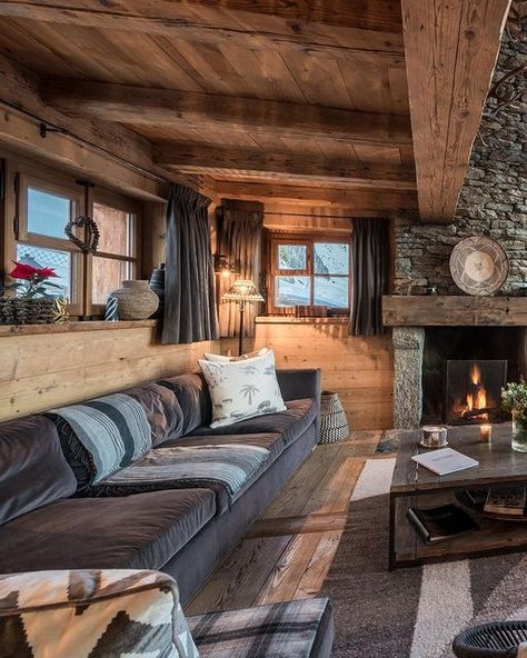 Winter Chalet Interior, Swiss Chalet Interior, Chalet Style Homes Interior, Luxury Chalet Interior, Chalet Style Homes, Colorado Mountain Homes, Alpine House, Chalet Chic, Luxury Chalet