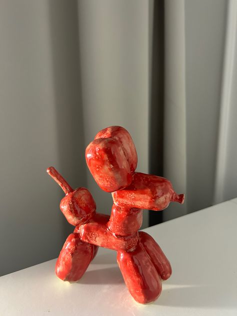 Red balloon dog decoration made in ceramics Ceramic Balloon Dog, Ceramic Balloon, Dog Pottery, Ceramic Creations, Sculpture Art Clay, Ceramics Ideas, Diy Pottery, Balloon Dog, Red Balloon