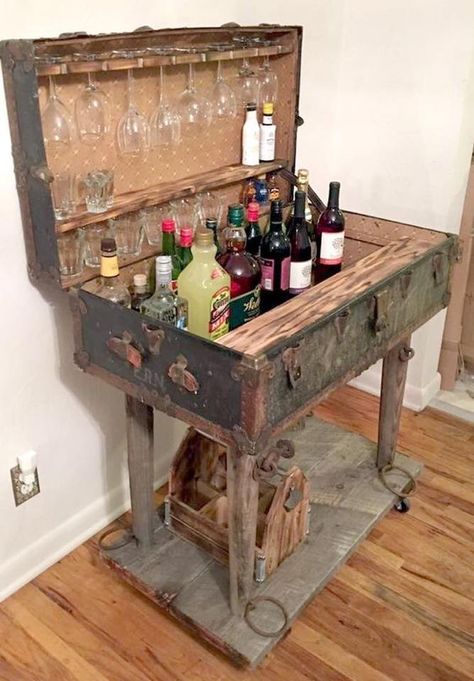 Not sure how to make this, but a good DIY'er could figure it out. Unusual Home Decor, Suitcase Decor, Farmhouse Side Table, Unusual Home, Bar Vintage, Cute Dorm Rooms, Dekorasi Kamar Tidur, Room Transformation, Mobile Bar