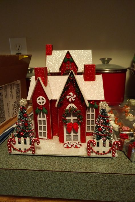 Diy Painted Christmas Village Houses, Christmas Decorations Diy Crafts, Diy Christmas Village, Christmas Houses, Christmas Village Houses, Christmas Village Display, Fun Christmas Decorations, Christmas Gingerbread House, Handmade Christmas Decorations