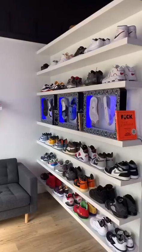 Room Ideas For Men Bedroom, Sneakerhead Room, Sneaker Displays, Hypebeast Room, Shoe Room, Shoe Wall, Mens Bedroom, Man Room, Apartment Decor Inspiration