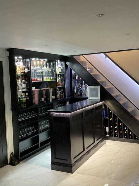 Under Stairs Bar Ideas, Bar Under Stairs, Kitchen Under Stairs, Mini Bar At Home, درج السلم, Wine Ideas, Stair Ideas, Home Bar Rooms, House Wall Design