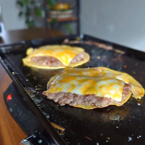 Corn Tortilla Smash Burger, Tortilla Wrap Hack Smash Burger, Blackstone Smash Burger Recipe Tortilla, Smashed Burger Tortilla, Smash Burgers On Blackstone With Tortilla, Smashed Tortilla Burger, Smashed Burgers On Tortillas, Burgers With Tortilla, Burger On Tortilla