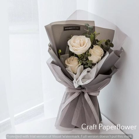 Craft-tutorial craft design craft designs Single Flower Bouquet, Graduation Flowers, Diy Bouquet Wrap, Flower Bouquet Diy, Flower Gift Ideas, Paper Flower Decor, Boquette Flowers, Paper Bouquet, Flower Arrangements Simple