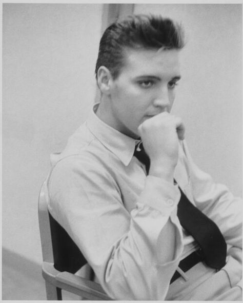 Elvis Presley on Twitter: "The King of Rock & Roll. (™️) #Elvis Presley #King #Icon… " Elvis Presley Rare, Elvis Today, Elvis Photos, Young Elvis, Elvis Presley Pictures, Elvis And Priscilla, Elvis Presley Photos, Priscilla Presley, Rock N’roll