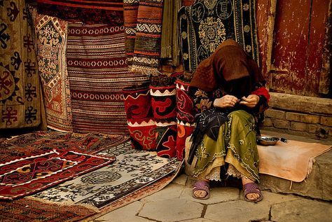 Woman at work | Flickr - Photo Sharing! Boho Travel, Kusadasi, Soyut Sanat Tabloları, Turkey Travel, Indian Aesthetic, Arabian Nights, Night Aesthetic, Persian Carpet, North Africa