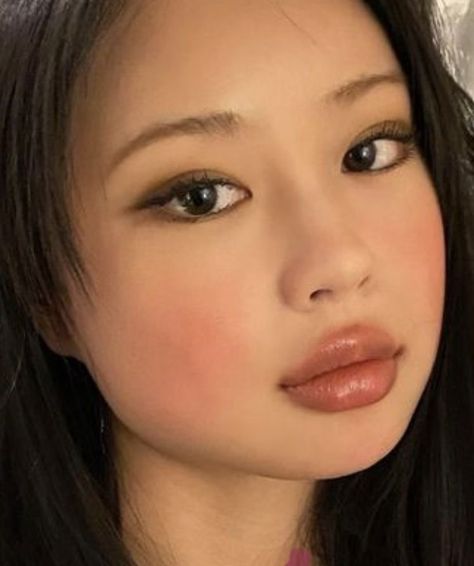 Cool Minimalist Makeup, Igari Makeup Tan Skin, 2000s Asian Makeup, Igari Makeup Dark Skin, Ethereal Aesthetic Makeup, Ingenue Makeup, Igari Makeup, 90s Makeup Look, Japan Makeup