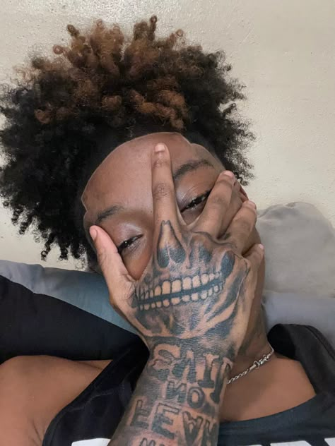 Hand Smile Tattoo, Stud With Tattoos, Curly Hair Studs, Fine Studs With Curly Hair, Emo Sleeve Tattoo, Gf Eyes Tattoo, Stud Tattoo Ideas, Hand Tattoos Joker, Dreadheads With Tattoos