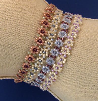 Jewellery Patterns, Daisy Chain Necklace, Beaded Daisy, Seed Bead Bracelet Patterns, Daisy Stitch, Wrap Armband, Beading Patterns Free, Beaded Bracelets Tutorial, Seed Bead Patterns