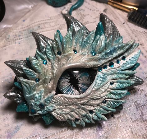 Dragon Eye Sculpture, Clay Dragon Eye, Eye Clay, Eye Sculpture, Dragon Polymer Clay, Dragon Eyes, Polymer Clay Dragon, Clay Magnets, Dragon Crafts