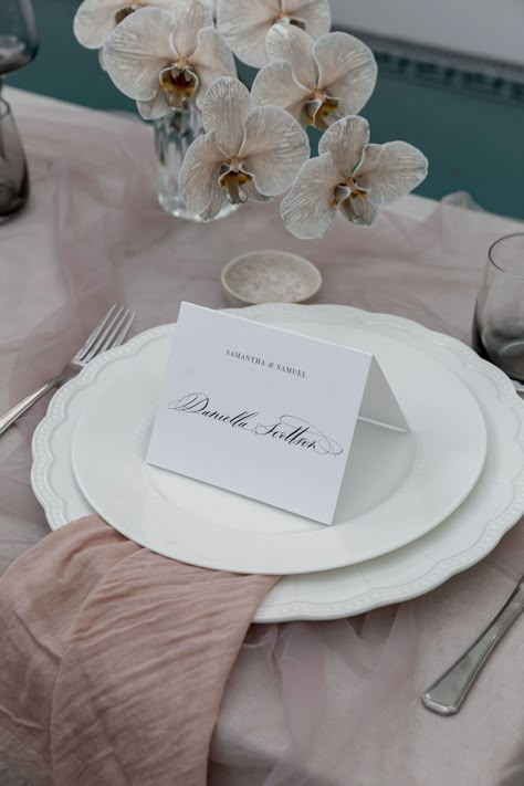 Table Tags Wedding, Name Cards Wedding Table, Name Table Wedding, Wedding Name Place Ideas, Name Cards For Table, Wedding Card Table, Wedding Menu Table, Table Cards Wedding, Wedding Table Place Cards