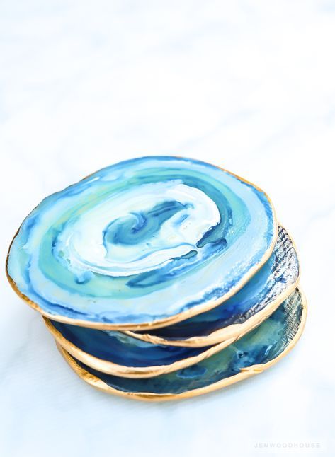 How To Make Faux DIY Agate Coasters With Polymer Clay and Acrylic Paint Agate Coasters Diy, Soya Mumu, Clay Crafts For Kids, Crafts For Teens To Make, Agate Coasters, Crafts For Boys, Polymer Crafts, Diy Coasters, Wrapping Ideas