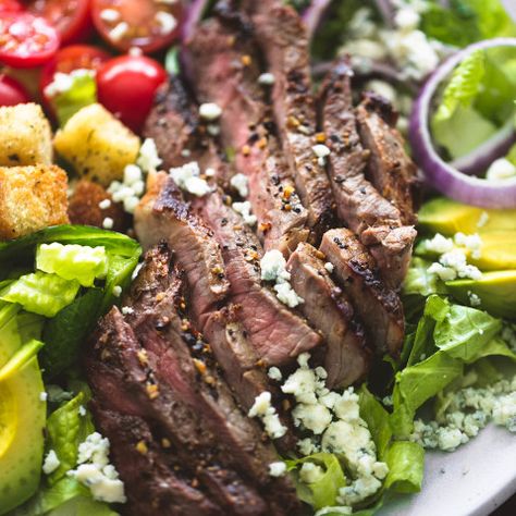 Black n' Blue Grilled Steak Salad Steak Salad Dressing, Steak Dinner Ideas, Grilled Corn Recipes, Creative Salads, Steak Salad Recipe, Sunday Roast Dinner, Balsamic Steak, Grilled Steak Salad, Food Specials