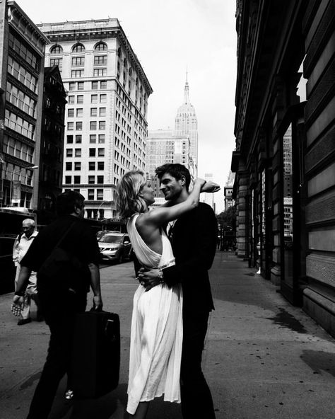 Couples City, City Engagement Photos, Tall Buildings, City Engagement, Caroline Forbes, Photo Couple, City Photography, Couples In Love, Couple Shoot