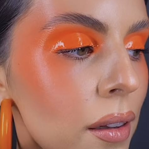 Orange Monochromatic Makeup, Orange Makeup Aesthetic, Eyeshadow 2023, Sunset Makeup Looks, Galactic Makeup, Orange Makeup Looks, Runway Makeup Looks, Editorial Makeup Creative, Starfield Library