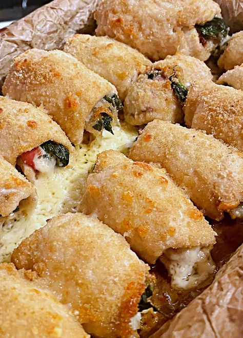 Stuffed Chicken Rollups, Chicken Spinach Rolls, Chicken Involtini Recipes, Classic Chicken Recipes, Italian Entrees Dinners, Chicken And Brie Recipes, Spedini Recipe Italian, Rollatini Chicken, Meat Meals Ideas