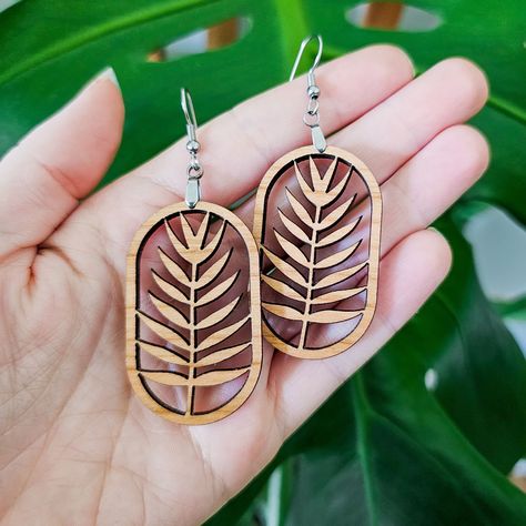 Laser Earrings, Laser Cut Wood Jewelry, Laser Engraved Earrings, Wood Laser Ideas, Plant Earrings, Wood Dangle Earrings, Laser Cut Wood Earrings, Laser Cut Wood Crafts, Laser Engraved Ideas