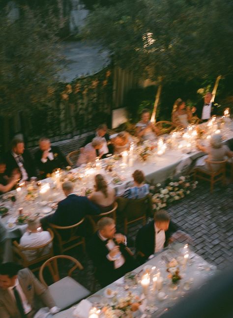 Timeless Wedding Trends, Fall Wedding Italy, Small Wedding Vibes, Wedding Ideas Simple Elegant, Cozy Wedding Aesthetic, Nancy Meyers Wedding Aesthetic, Vineyard Wedding Aesthetic, Wedding Vision Board Ideas, Simple Wedding Aesthetic