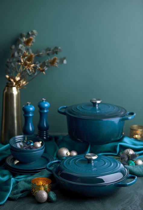 Le Creuset Blue, Le Creuset Kitchen, Oven Temperature, Le Creuset Cookware, Teal Kitchen, Iron Cookware, Pip Studio, Cute Kitchen, Blue Kitchens