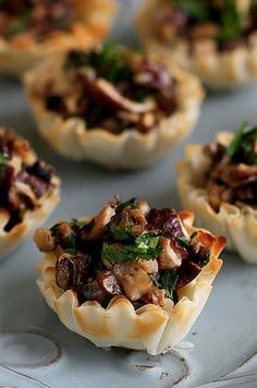 Filo Cups, Spinach Filo, Canapes Recipes, Small Appetizers, Mini Mushroom, Appetizer Bites, Favorite Appetizers, Snacks Für Party, Small Bites