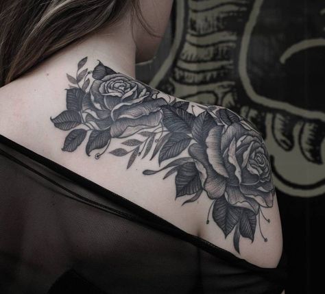 Large Cover Up Tattoos For Women, Shoulder Rose Tattoo, Shoulder Cover Up Tattoos, Flower Cover Up Tattoos, Rare Tattoos, Back Of Shoulder Tattoo, Geniale Tattoos, Shoulder Tattoos For Women, Large Tattoos