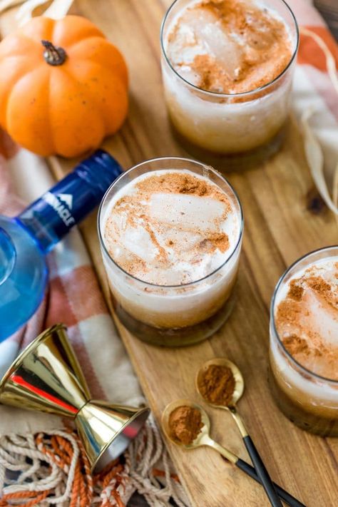 Pumpkin White Russian Recipe Pumpkin White Russian Recipe, Pumpkin White Russian, White Russian Recipe, White Russian Recipes, White Russian Cocktail, Fall Drink Recipes, Fall Cocktails Recipes, Fall Cocktail, Pumpkin Desserts