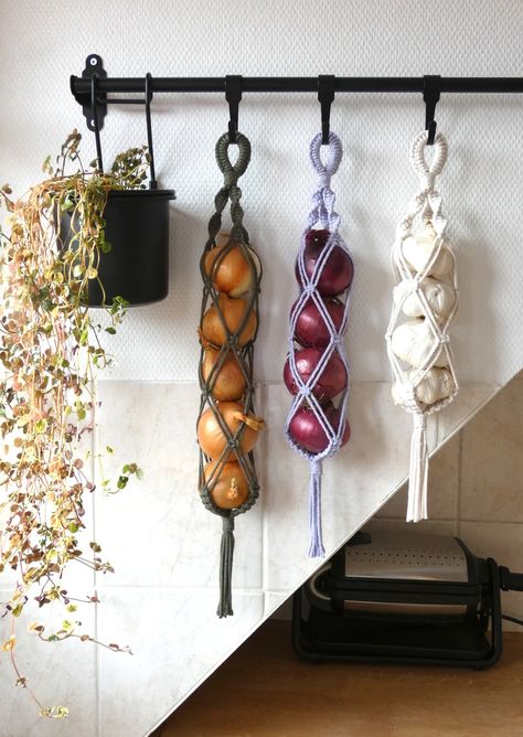 Macrame Onion Net, Condiment Kitchen Storage, Wall Decor and Wall Storage, Hanging Storage, Bohemian Style, White Natural Green Gift Idea - Etsy Kitchen Storage Wall, Storage Hanging, Storage Wall, 2x4 Furniture Plans, Garden Art Sculptures, Garden Art Diy, Storage Hacks, Deck Decorating, Green Gifts