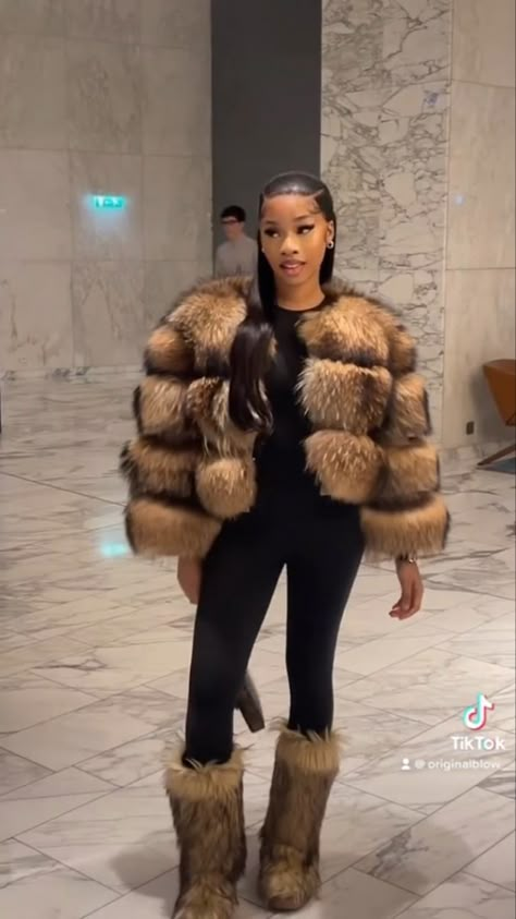 Fur Coat And Boots Outfit, Fur Jacket Outfit Black Women, Fur Coat Black Woman, Fur Outfits Black Women, Winter Photoshoot Ideas Black Women, Fur Coat Outfit Black Women, Fur Boots Outfit Black Women, Grey Fur Coat Outfit, Chicago Fall Outfits