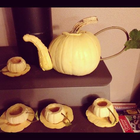 Pumpkin tea pot!! Just find a large pumpkin for the tea pot and a set of smaller similar pumpkins for the cups. Get a squash for the spout and attach with toothpicks. Find some bendy flexible twigs for the handles and there you go :) most creative pumpkin craft, sure to win any pumpkin carving contest. Pumpkin Tea Set, Pumpkin Carving Contest, Pumpkin Craft, Pumpkin Tea, Pumpkin Contest, Pumpkin Carving Designs, Large Pumpkin, Creative Pumpkins, Autumn Crafts