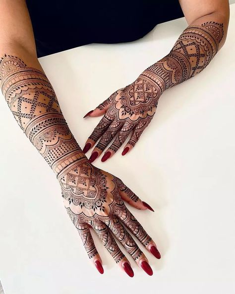 Full Arm Mehndi Designs, Full Arm Mehndi, Arm Mehndi, Round Mehndi, Designer Mehndi, Arabic Bridal Mehndi Designs, Front Mehndi, Wedding Henna Designs, Hena Designs